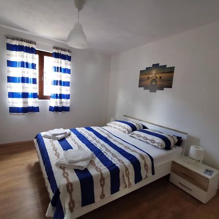 Kuca Za Odmor Obitelji Pedisic Banj Exterior foto